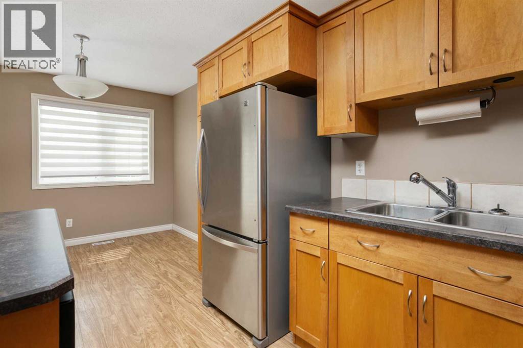 201, 4915 45 Street, Camrose, Alberta  T4V 1E3 - Photo 4 - A2315268