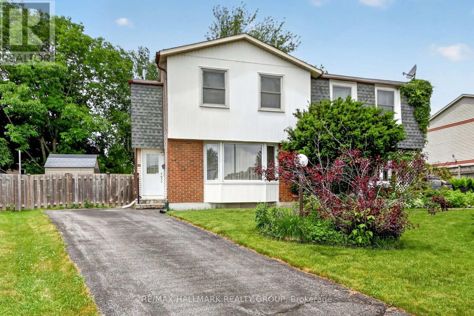 38 AMHERST CRESCENT, Ottawa, Ontario