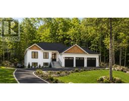 8 GLEN EAGLE COURT, Huntsville, Ontario