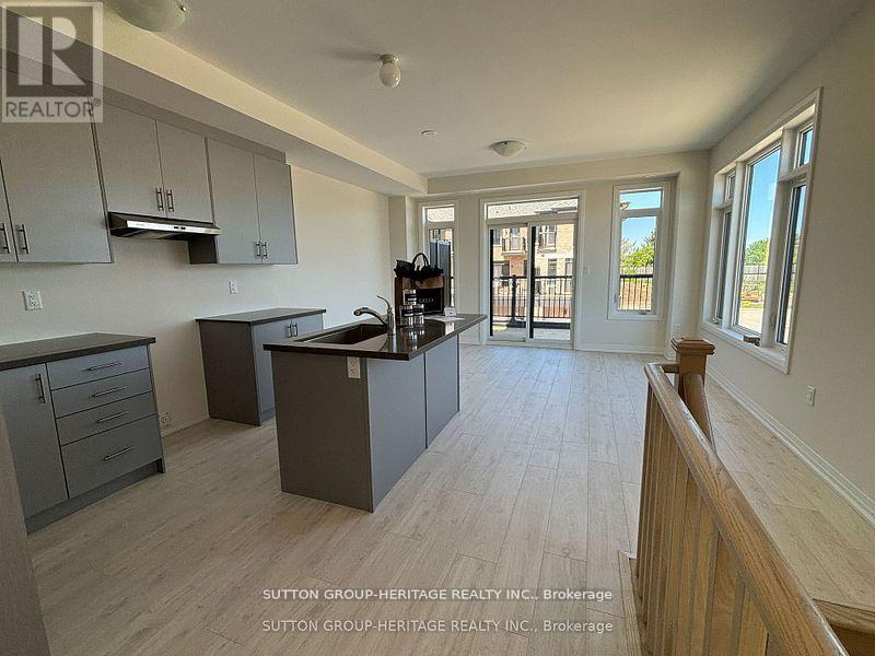 1 Cherry Hill Lane, Barrie (Painswick South), Ontario  L9J 0M7 - Photo 7 - S13439218