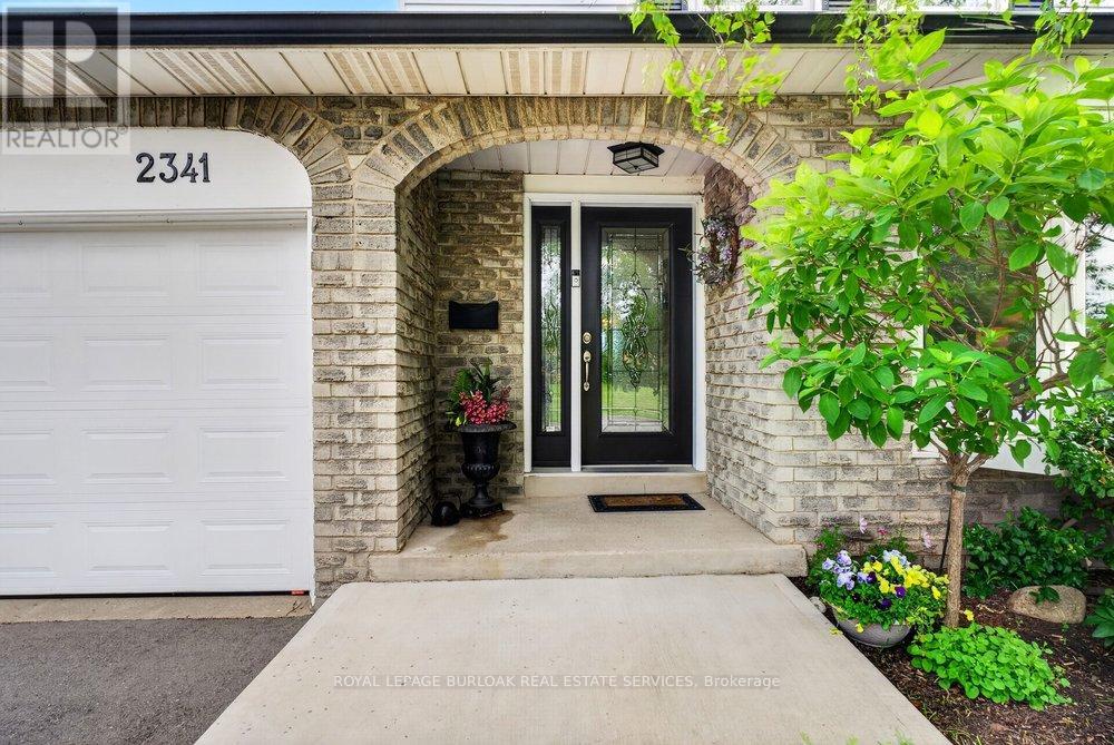 2341 Duncaster Drive, Burlington, Ontario  L7P 4C3 - Photo 5 - W13438774