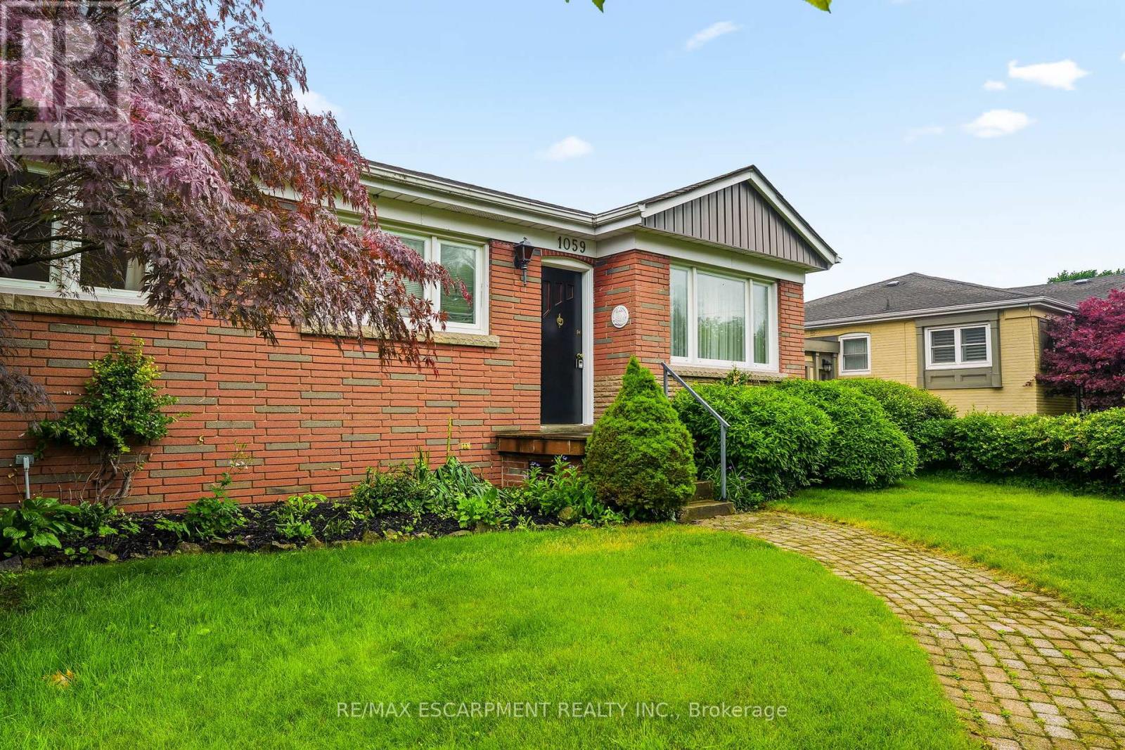 1059 Shepherds Drive, Burlington, Ontario  L7T 3R4 - Photo 4 - W13438784