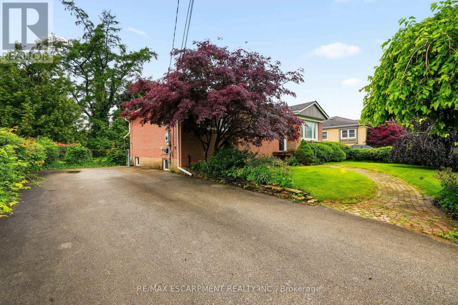 1059 Shepherds Drive, Burlington, Ontario  L7T 3R4 - Photo 5 - W13438784