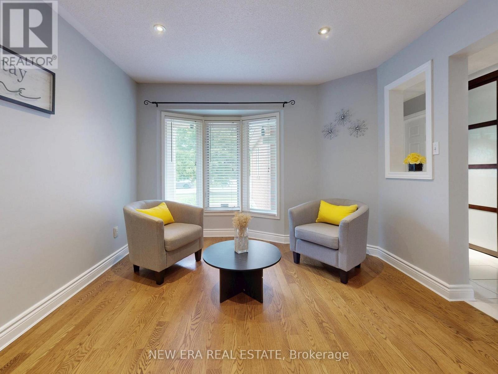 5380 Floral Hill Crescent, Mississauga, Ontario  L5V 1V3 - Photo 4 - W13438794