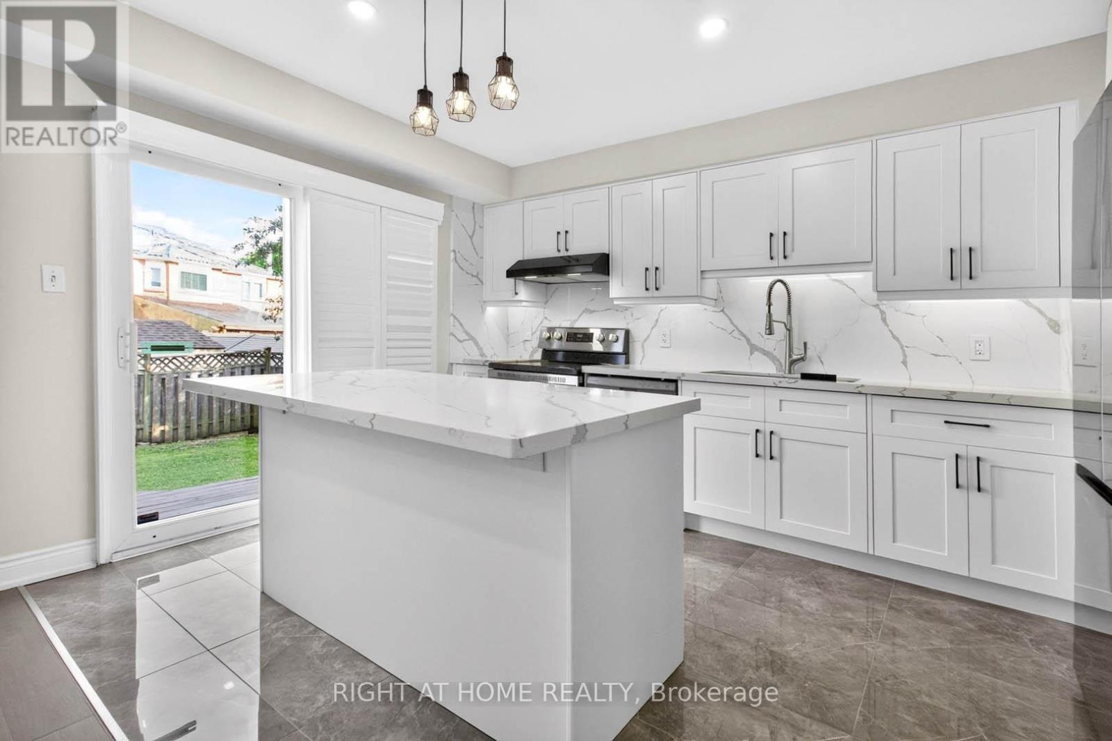 247 Glenn Hawthorne Boulevard, Mississauga, Ontario  L5R 2M5 - Photo 13 - W13438898
