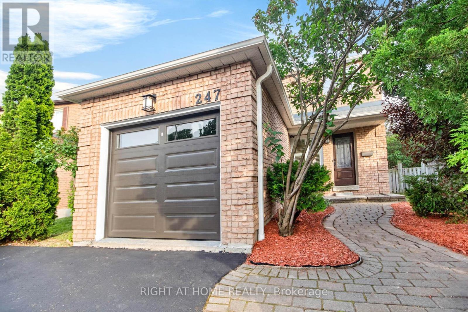 247 Glenn Hawthorne Boulevard, Mississauga, Ontario  L5R 2M5 - Photo 2 - W13438898