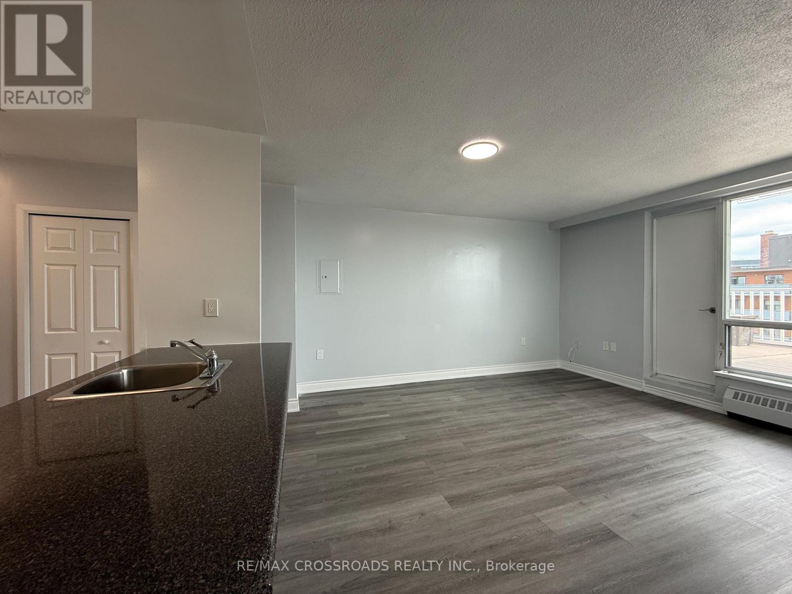 802 - 363 Lakeshore Road E, Mississauga, Ontario  L5G 1H7 - Photo 5 - W13438908