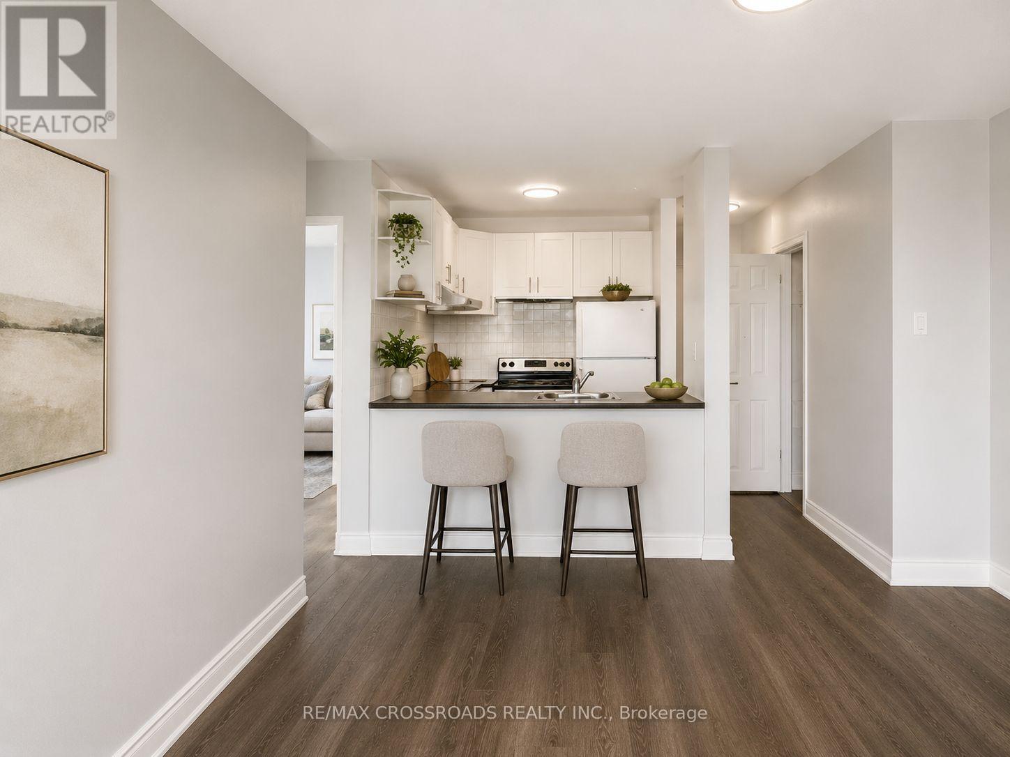 802 - 363 Lakeshore Road E, Mississauga, Ontario  L5G 1H7 - Photo 6 - W13438908