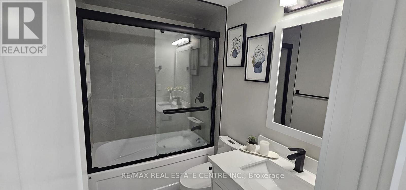 7 Great Oak Court, Brampton, Ontario  L6S 2J9 - Photo 11 - W13438918