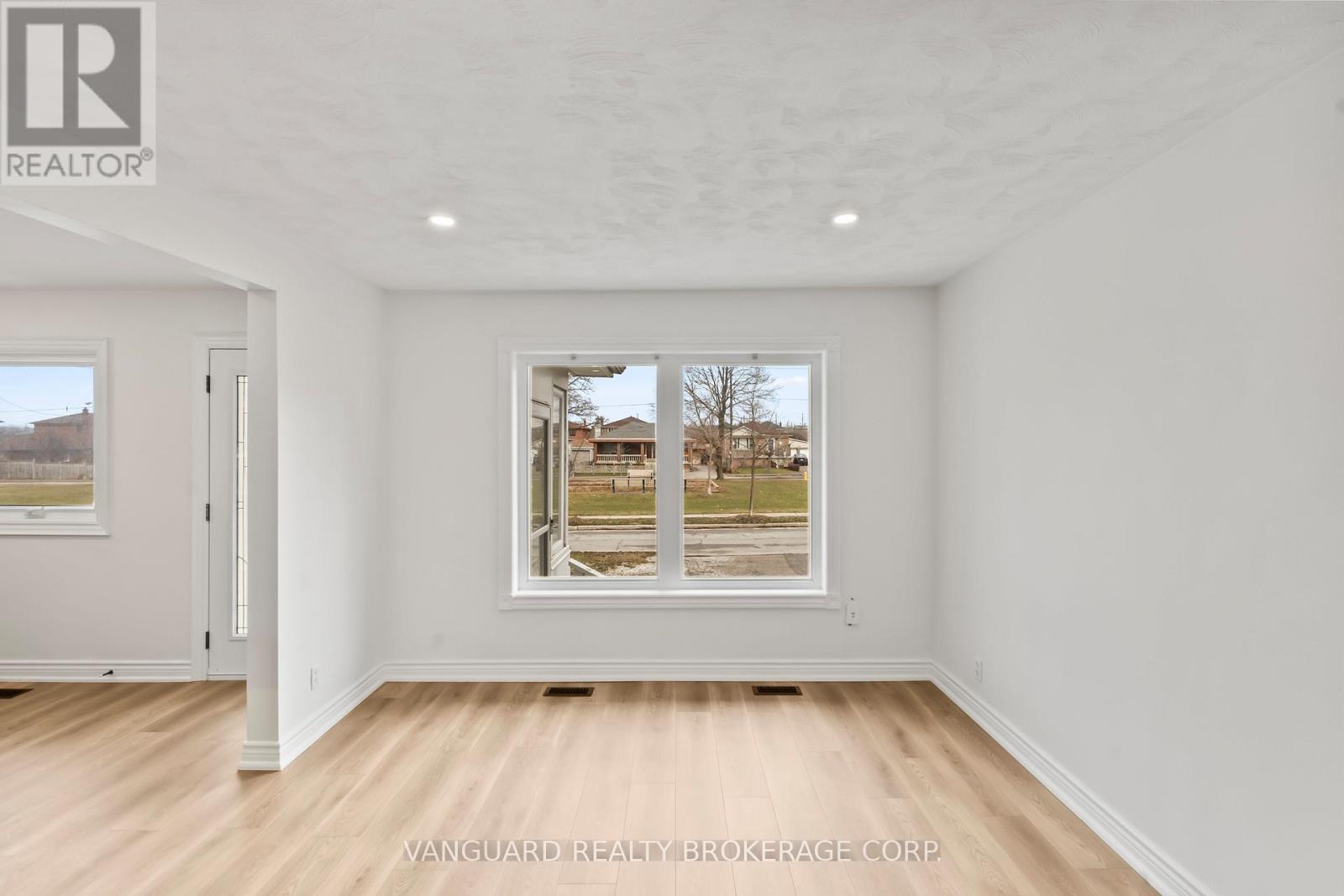 69 Joyce Parkway, Toronto, Ontario  M6B 2T3 - Photo 11 - W13439216