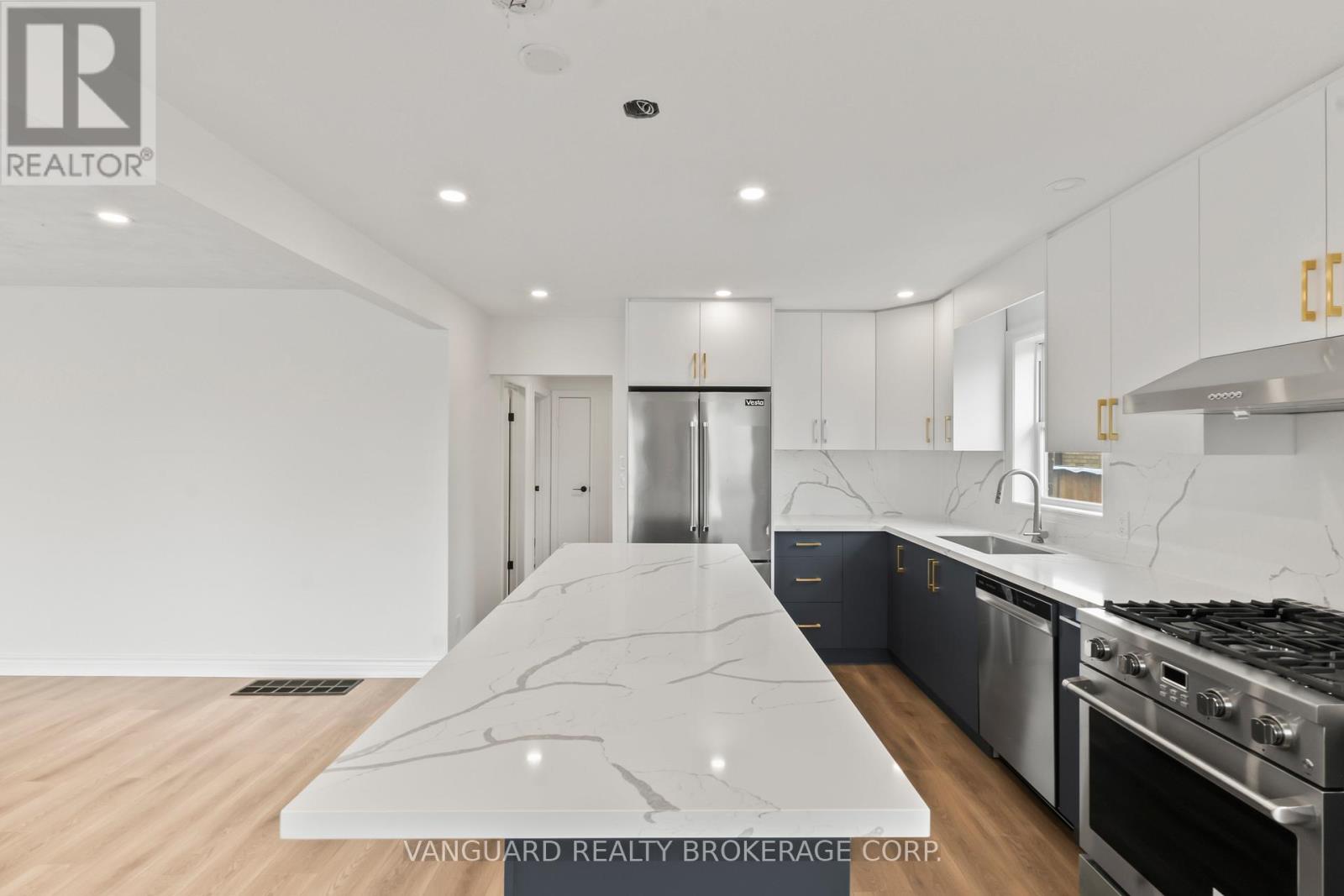 69 Joyce Parkway, Toronto, Ontario  M6B 2T3 - Photo 4 - W13439216