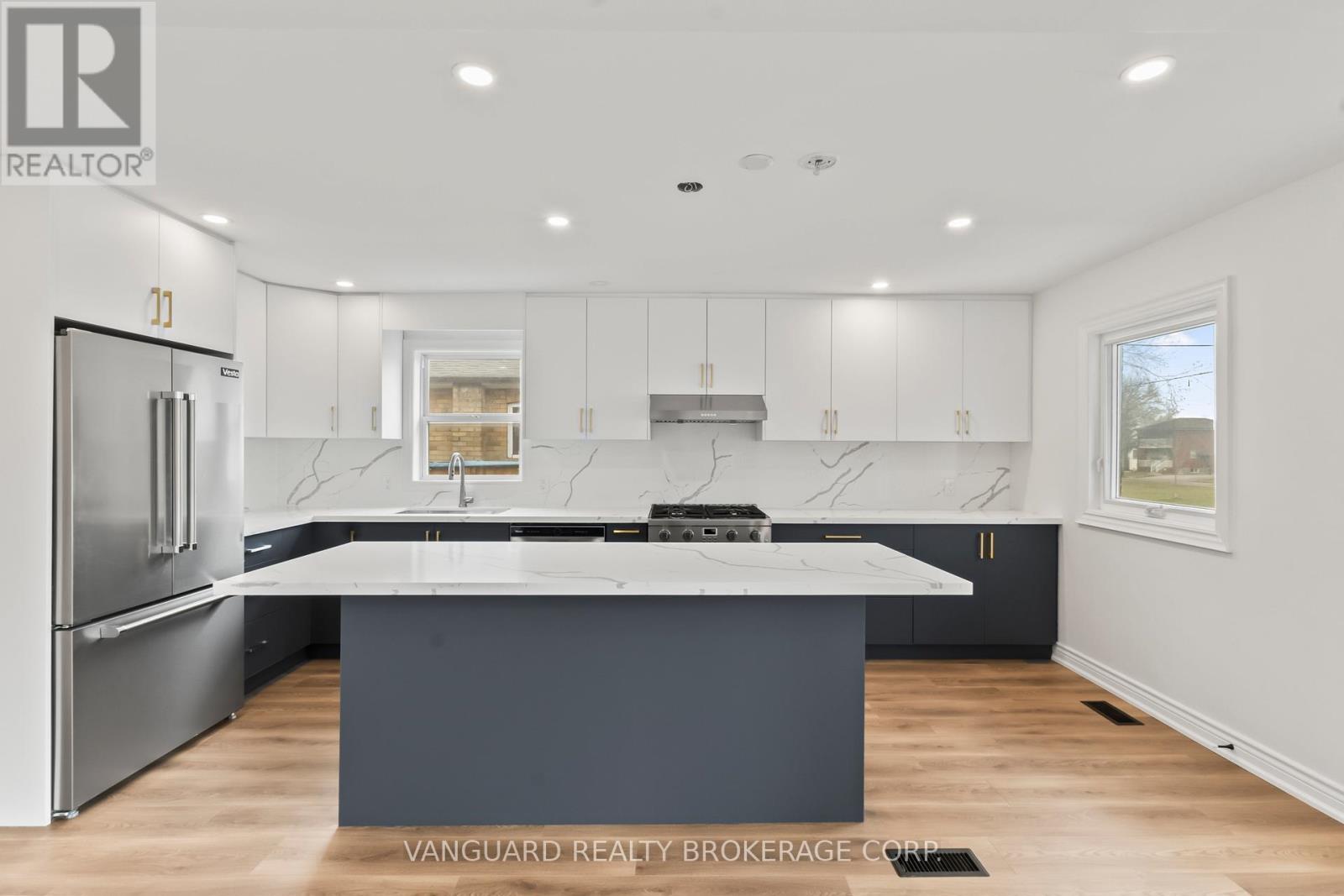 69 Joyce Parkway, Toronto, Ontario  M6B 2T3 - Photo 6 - W13439216
