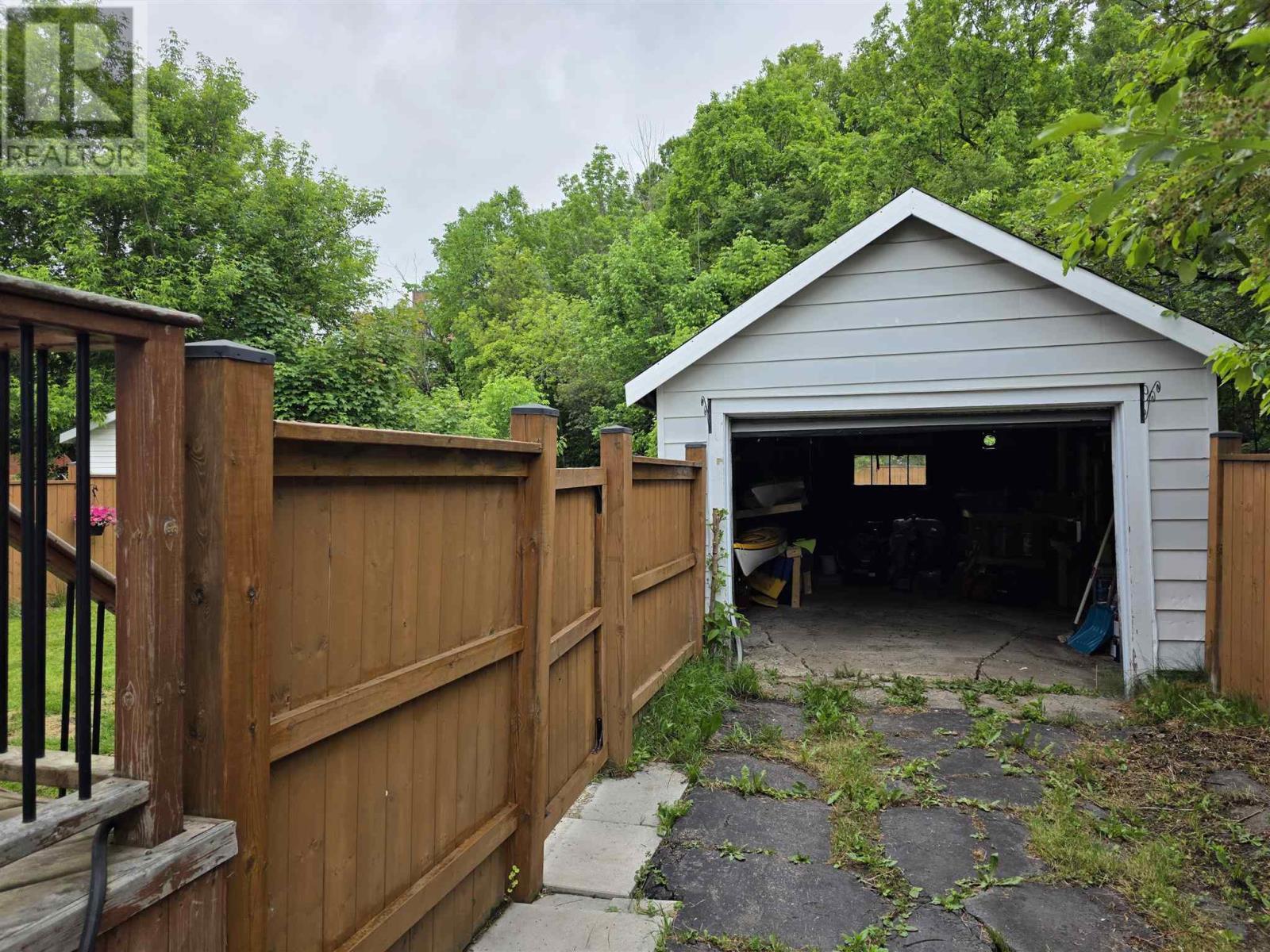 33 Hamilton Ave, Sault Ste. Marie, Ontario  P6B 1C7 - Photo 2 - SM261438