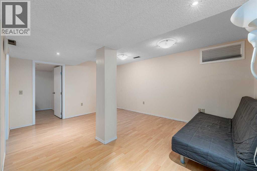 1455 Berkley Drive Nw, Calgary, Alberta  T3K 1T6 - Photo 27 - A2318714