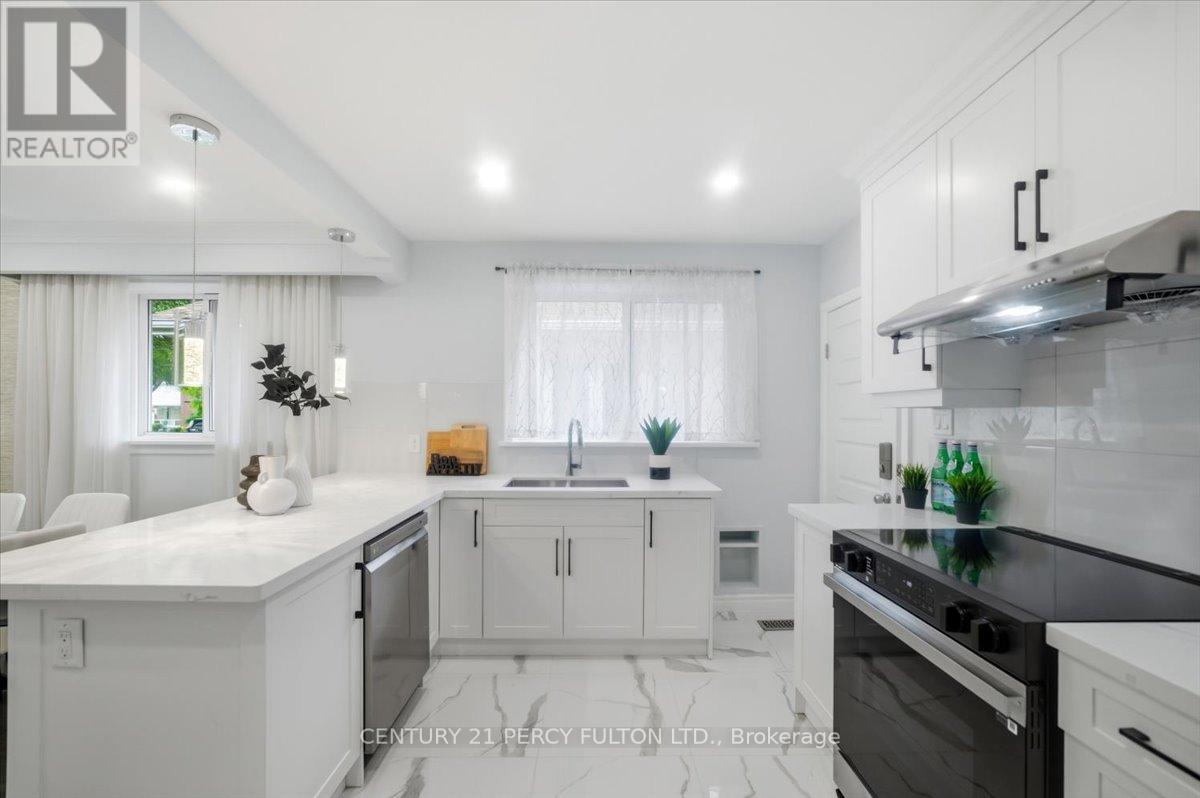 50 Mooregate Avenue, Toronto, Ontario  M1K 3V7 - Photo 11 - E13439280