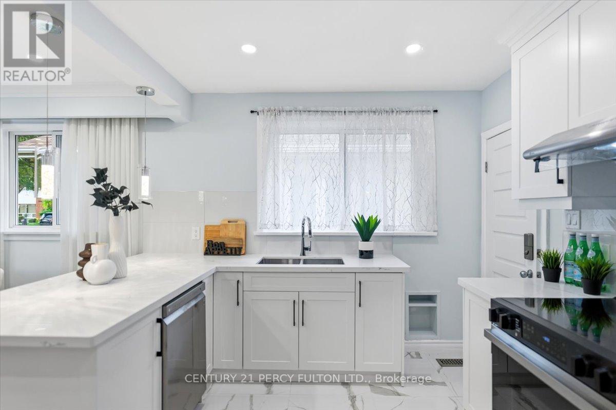 50 Mooregate Avenue, Toronto, Ontario  M1K 3V7 - Photo 13 - E13439280