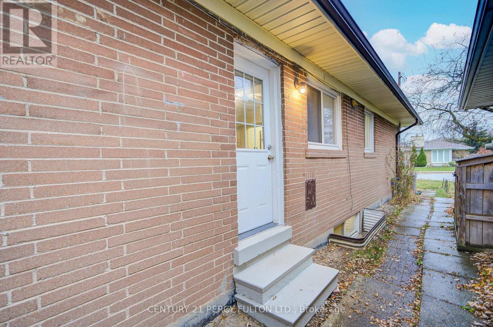 50 Mooregate Avenue, Toronto, Ontario  M1K 3V7 - Photo 26 - E13439280