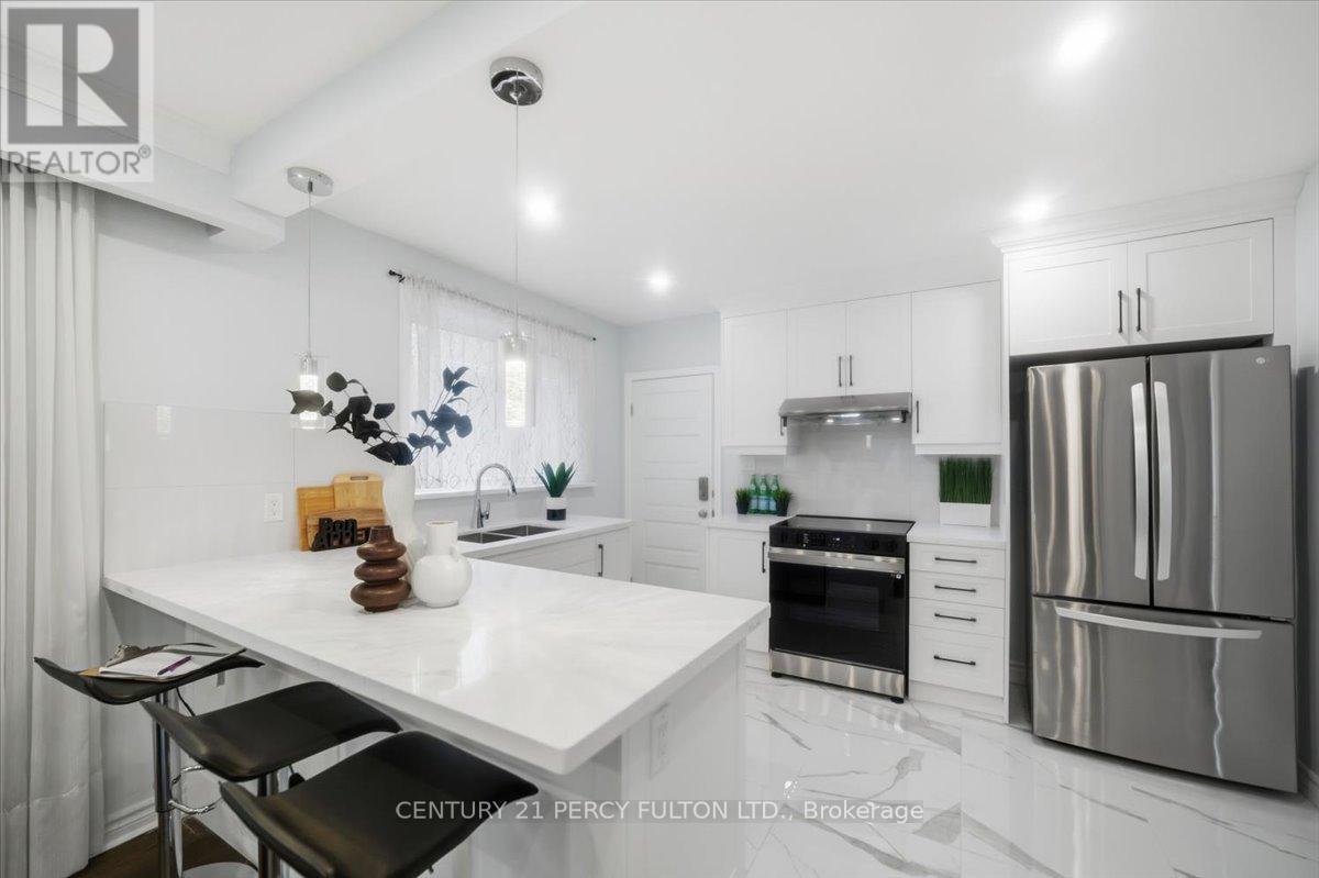 50 Mooregate Avenue, Toronto, Ontario  M1K 3V7 - Photo 9 - E13439280
