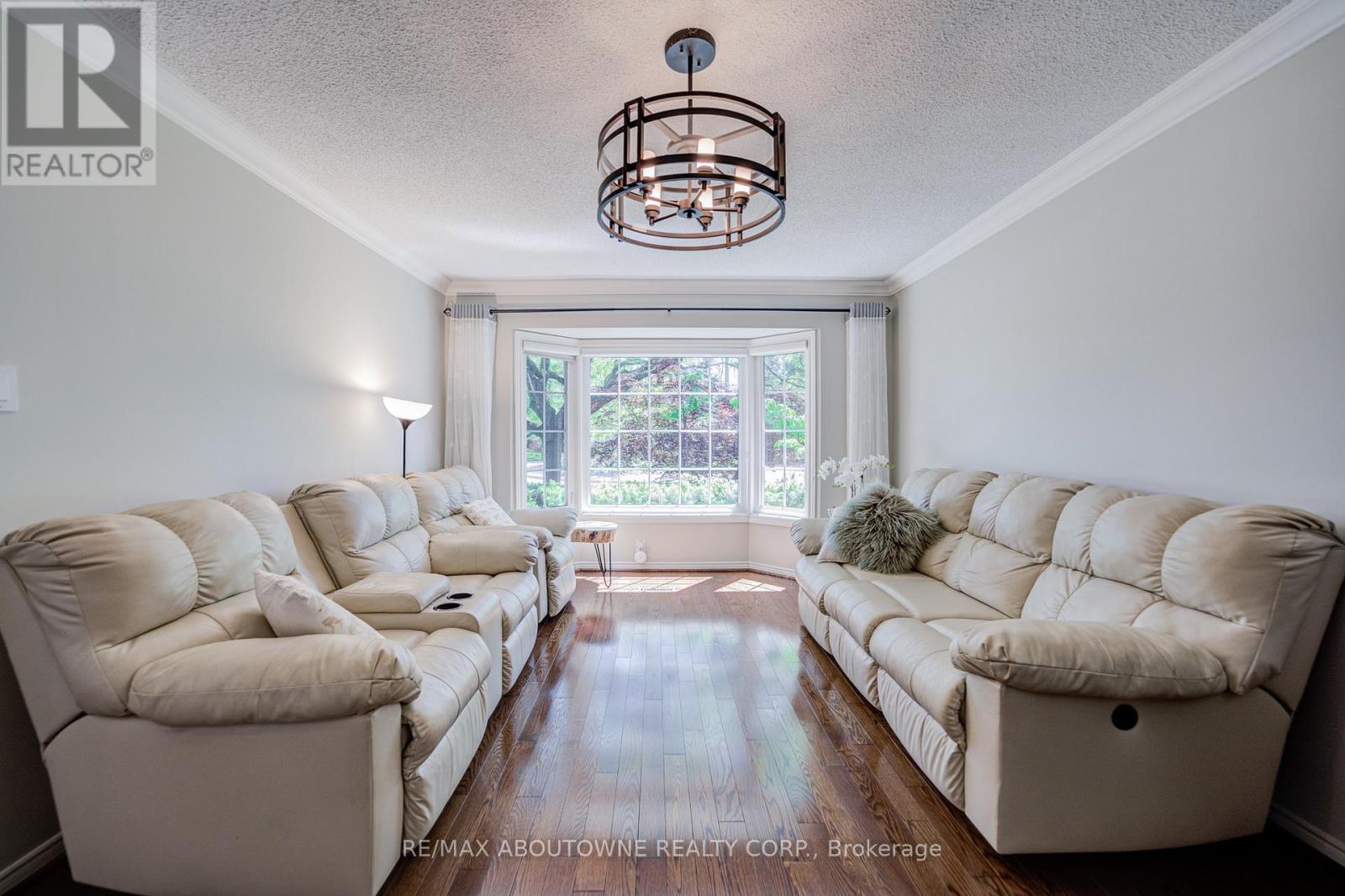 1273 Blackthorn Place, Oakville, Ontario  L6M 2P3 - Photo 12 - W13421220
