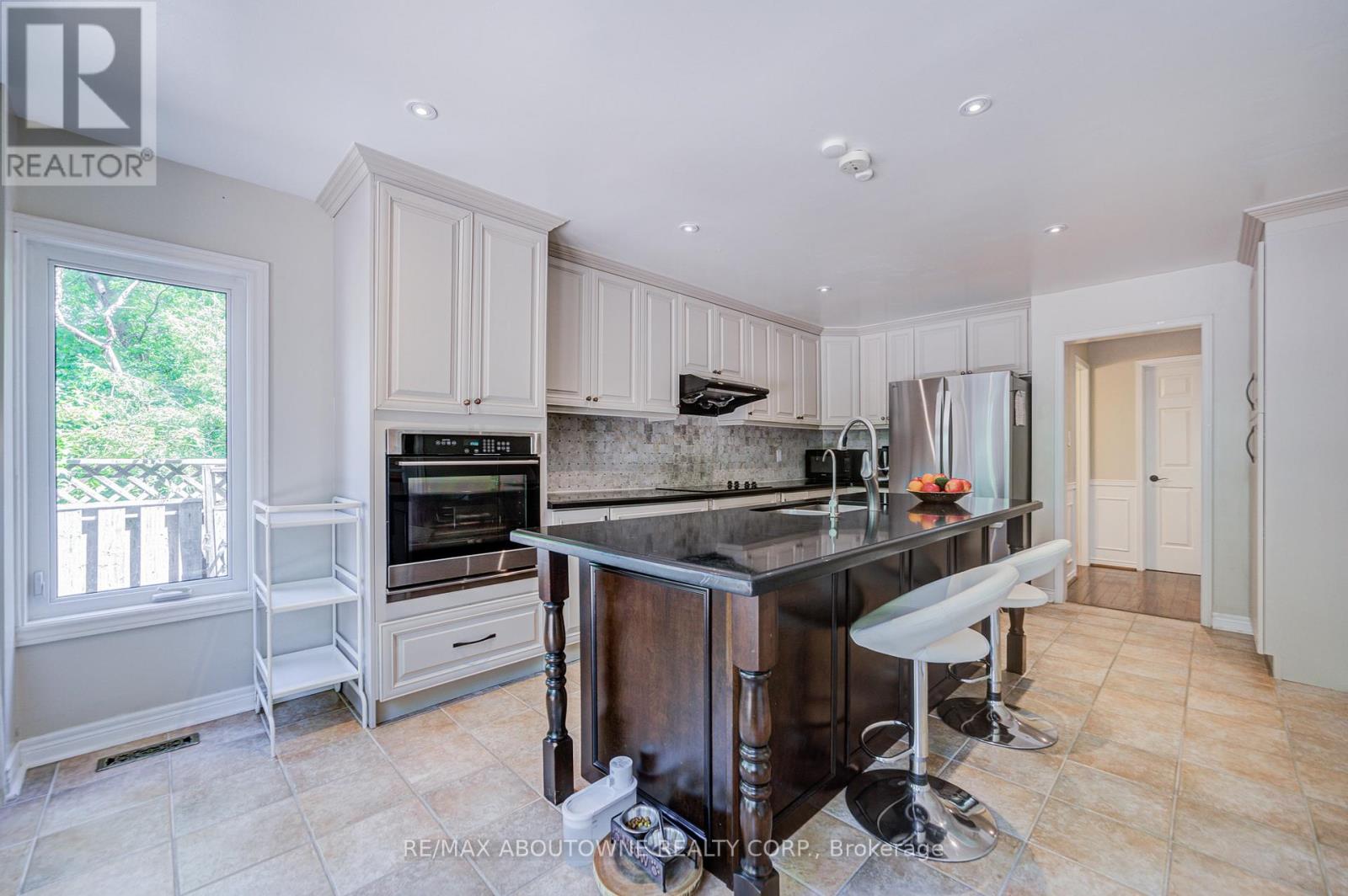 1273 Blackthorn Place, Oakville, Ontario  L6M 2P3 - Photo 13 - W13421220