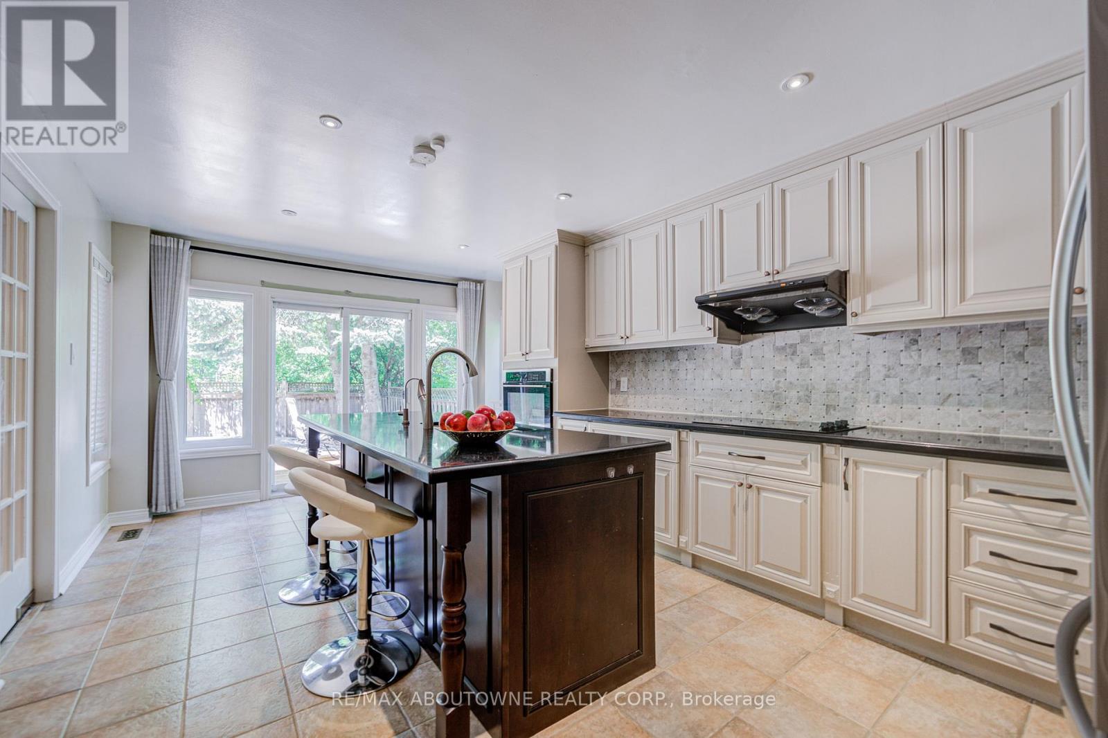 1273 Blackthorn Place, Oakville, Ontario  L6M 2P3 - Photo 15 - W13421220