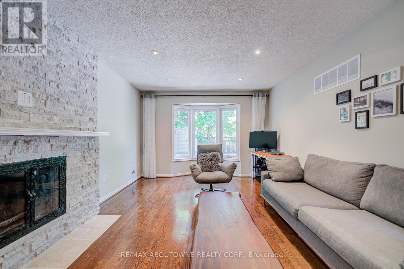 1273 Blackthorn Place, Oakville, Ontario  L6M 2P3 - Photo 17 - W13421220