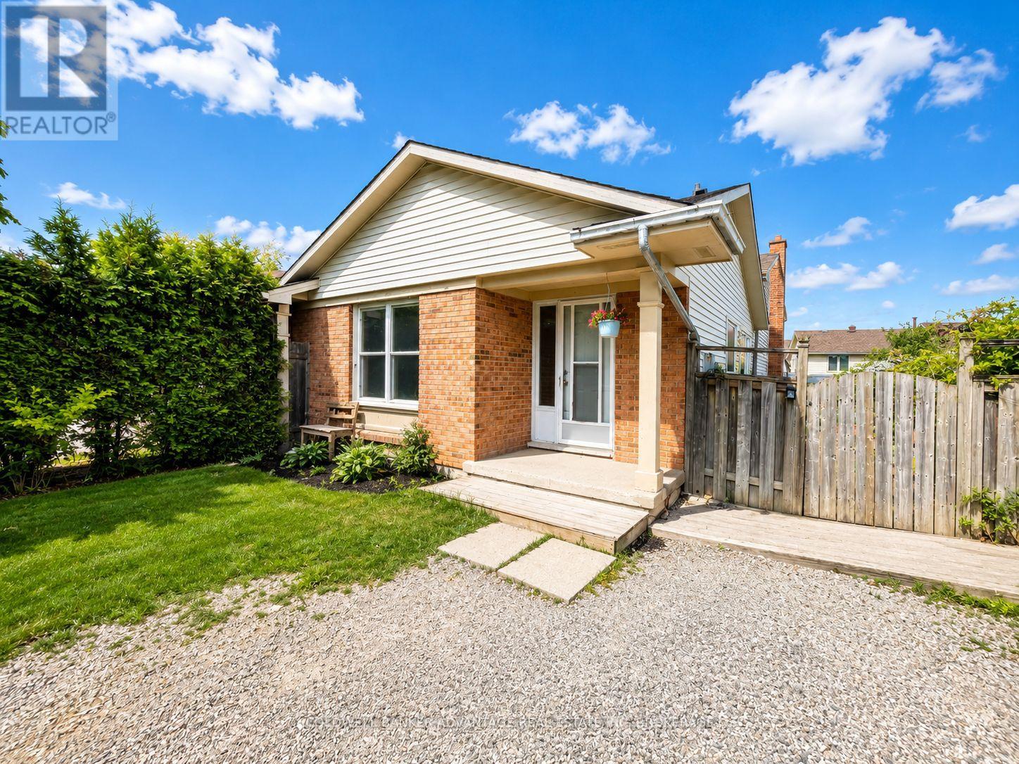 86 Autumn Place, St. Catharines, Ontario  L2P 3W8 - Photo 1 - X13439476