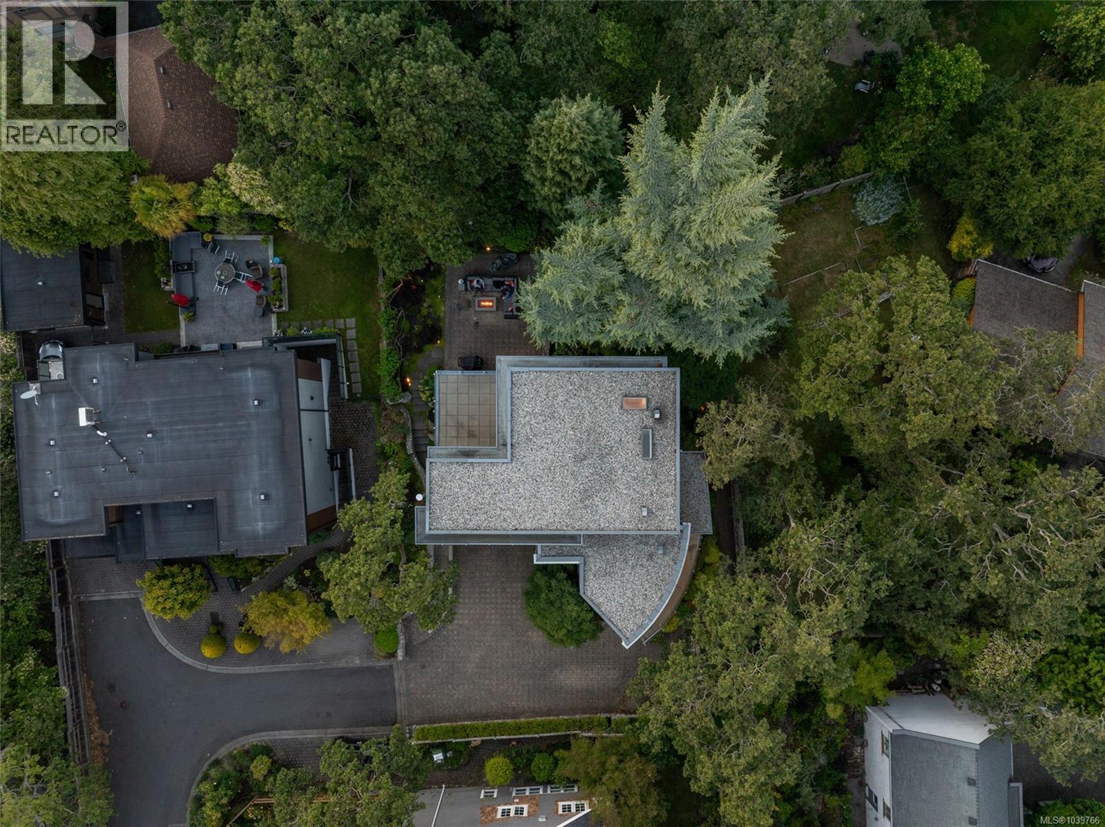 435 Chadwick Pl, Victoria, British Columbia  V8S 1H4 - Photo 4 - 1039766