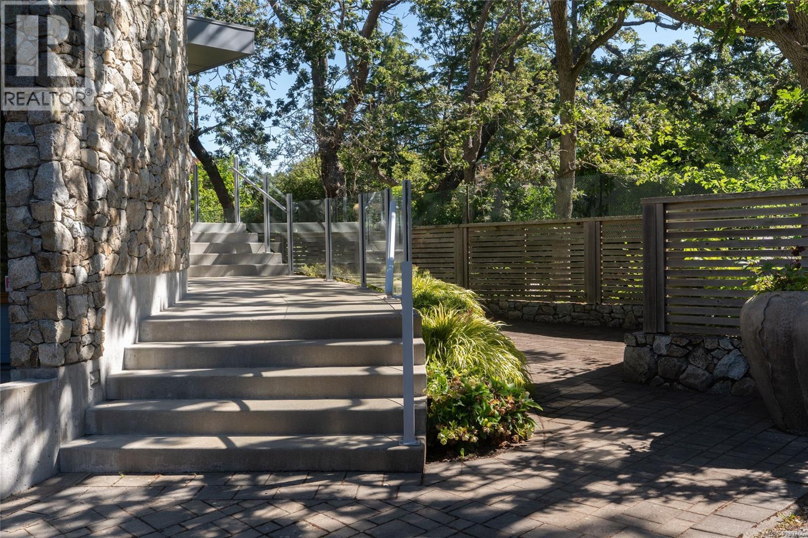 435 Chadwick Pl, Victoria, British Columbia  V8S 1H4 - Photo 6 - 1039766