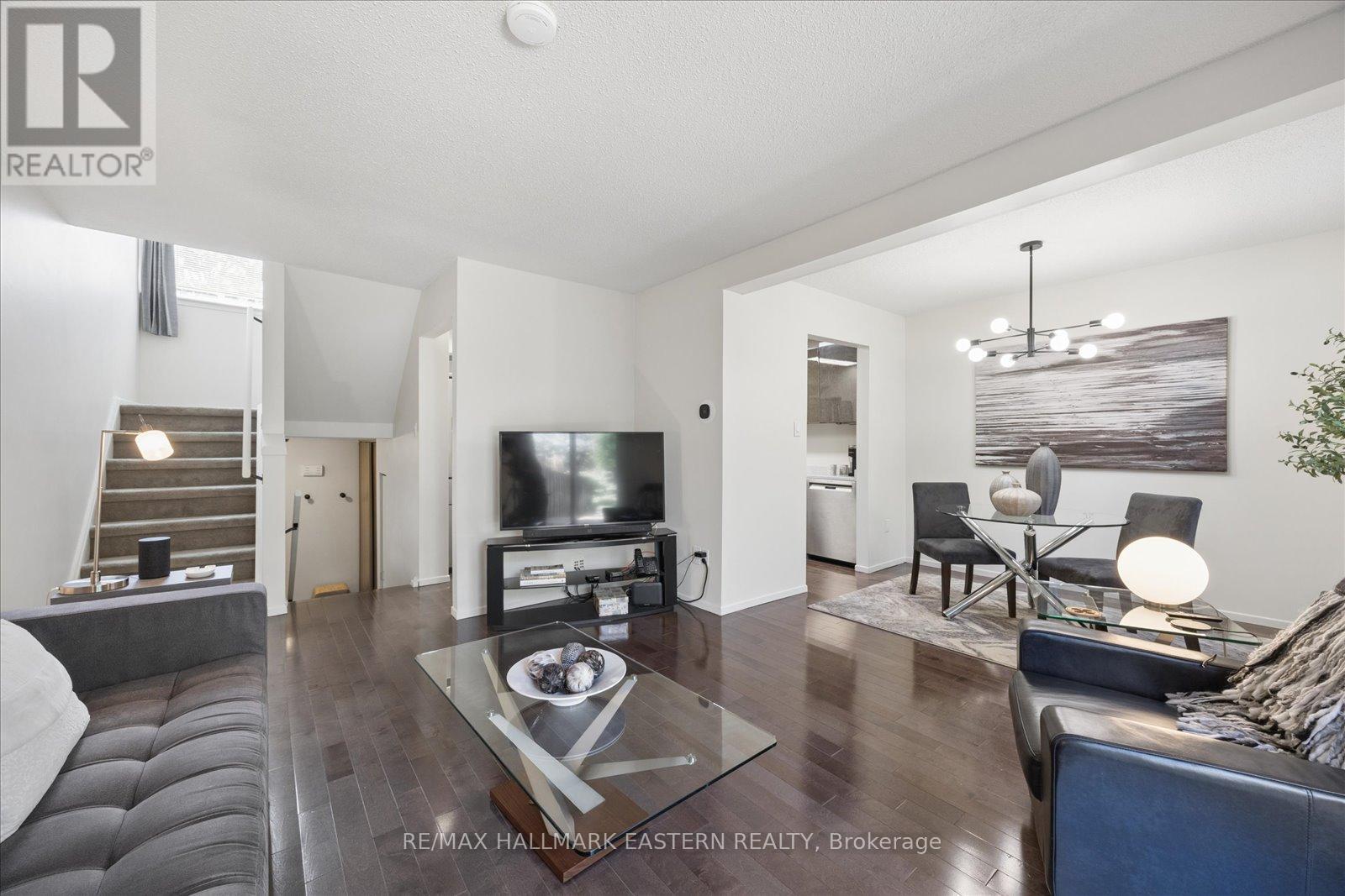 22 Valley Stream Drive, Toronto, Ontario  M1V 2A5 - Photo 11 - E13439574