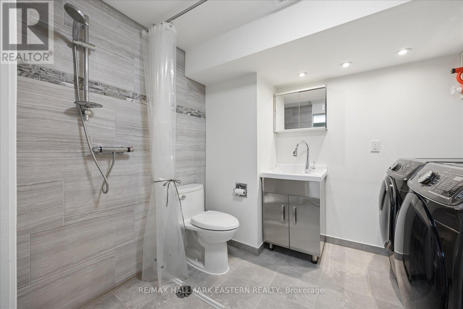 22 Valley Stream Drive, Toronto, Ontario  M1V 2A5 - Photo 36 - E13439574
