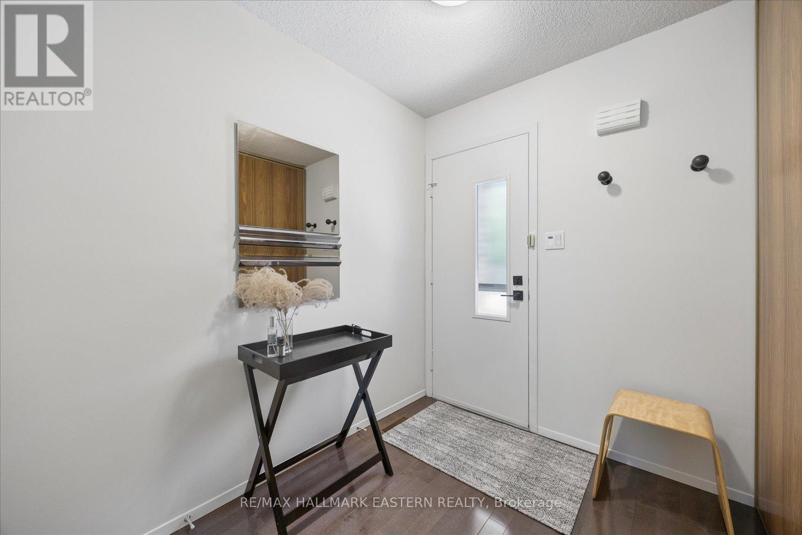 22 Valley Stream Drive, Toronto, Ontario  M1V 2A5 - Photo 6 - E13439574