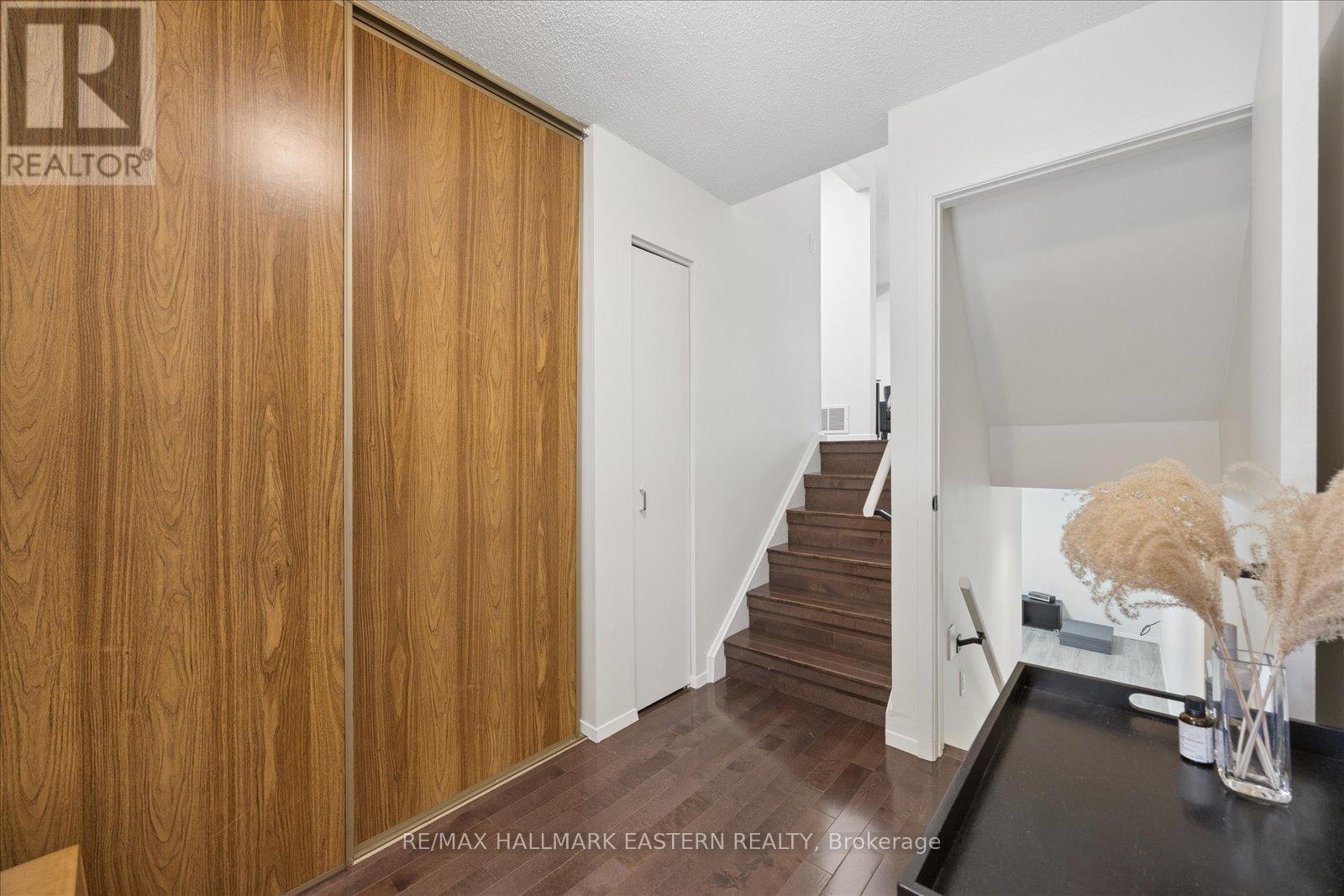 22 Valley Stream Drive, Toronto, Ontario  M1V 2A5 - Photo 7 - E13439574