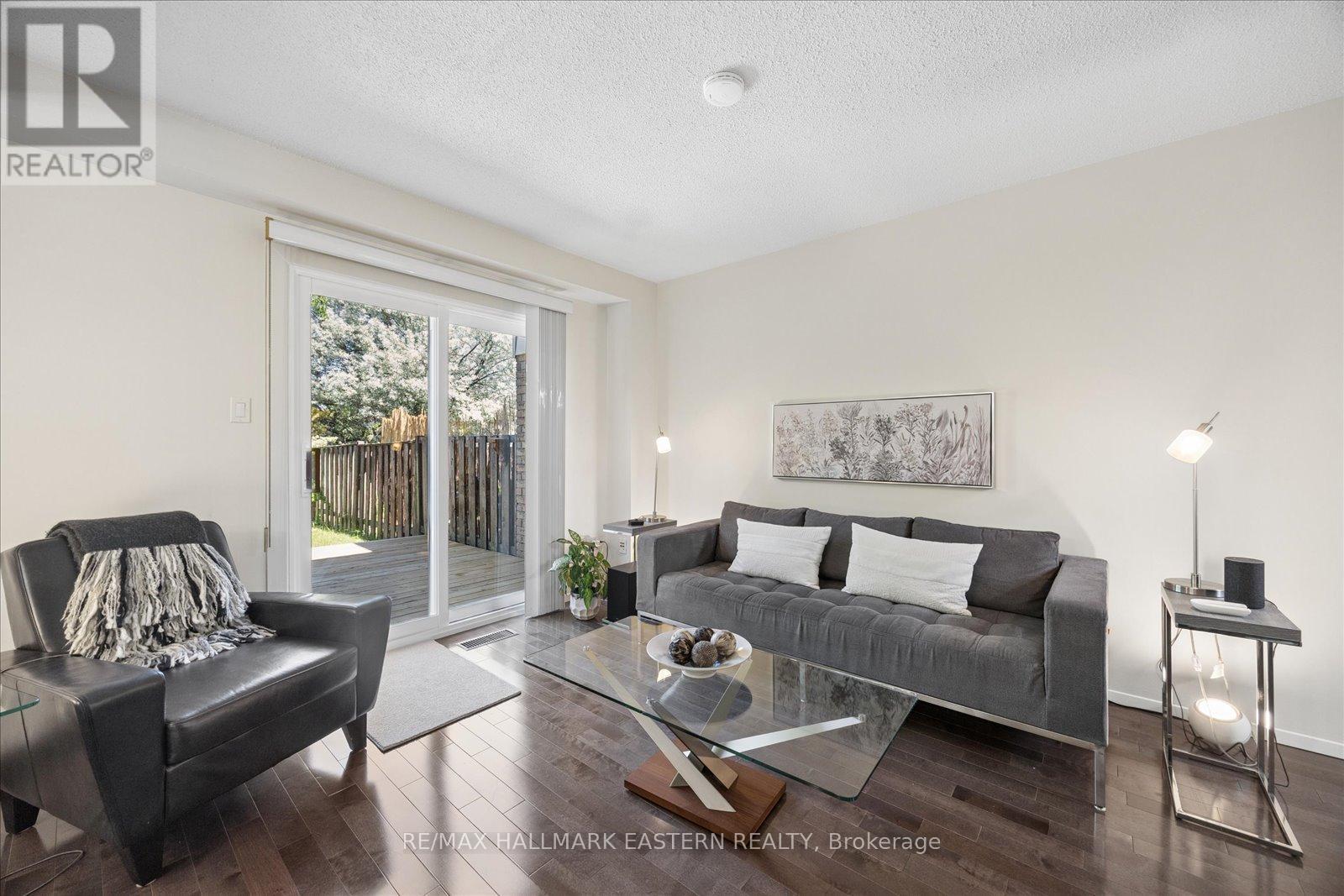 22 Valley Stream Drive, Toronto, Ontario  M1V 2A5 - Photo 8 - E13439574