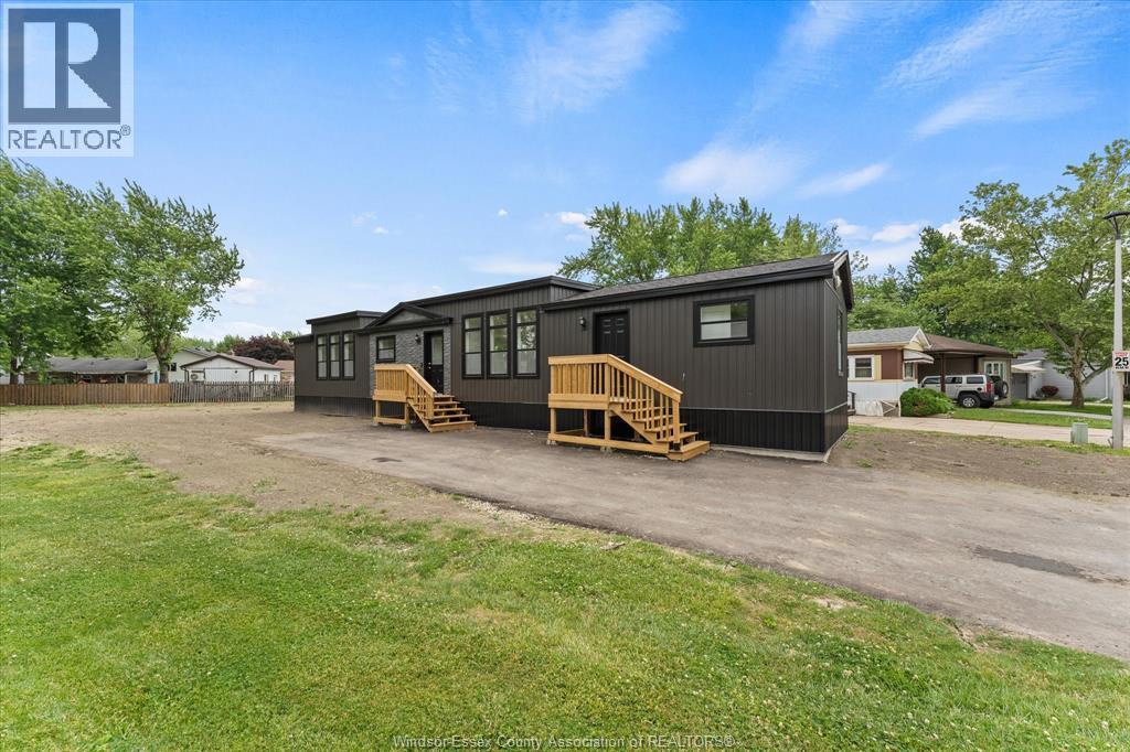 14 DANA, Essex, Ontario