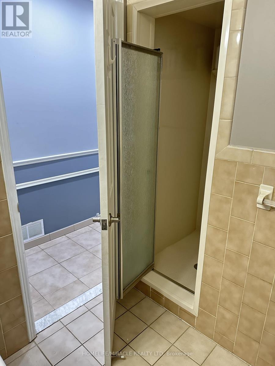 34 Capri Crescent, Hamilton, Ontario  L8E 4J7 - Photo 21 - X13438470