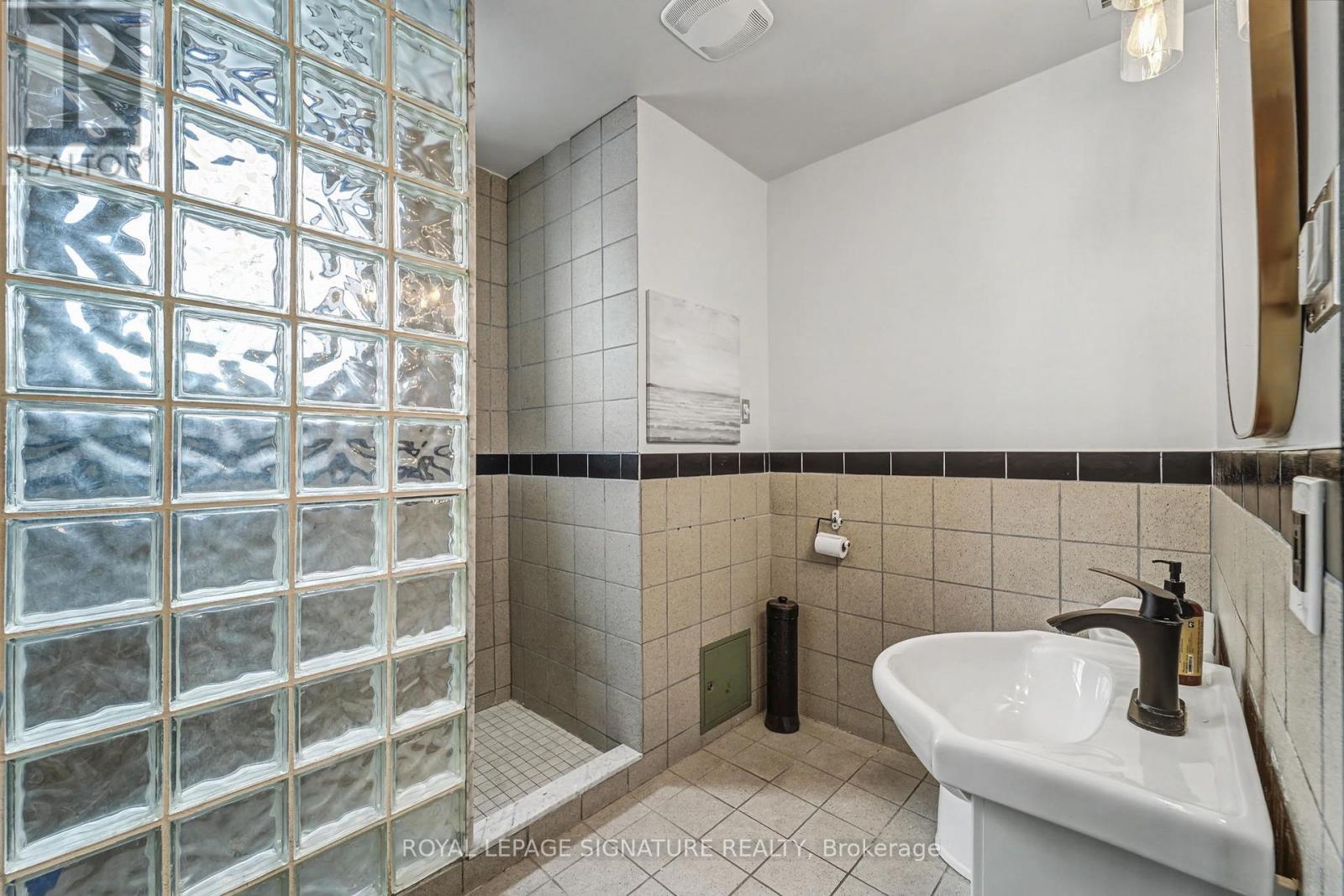 Office B - 259 Danforth Avenue, Toronto, Ontario  M4K 2X4 - Photo 32 - E13439472