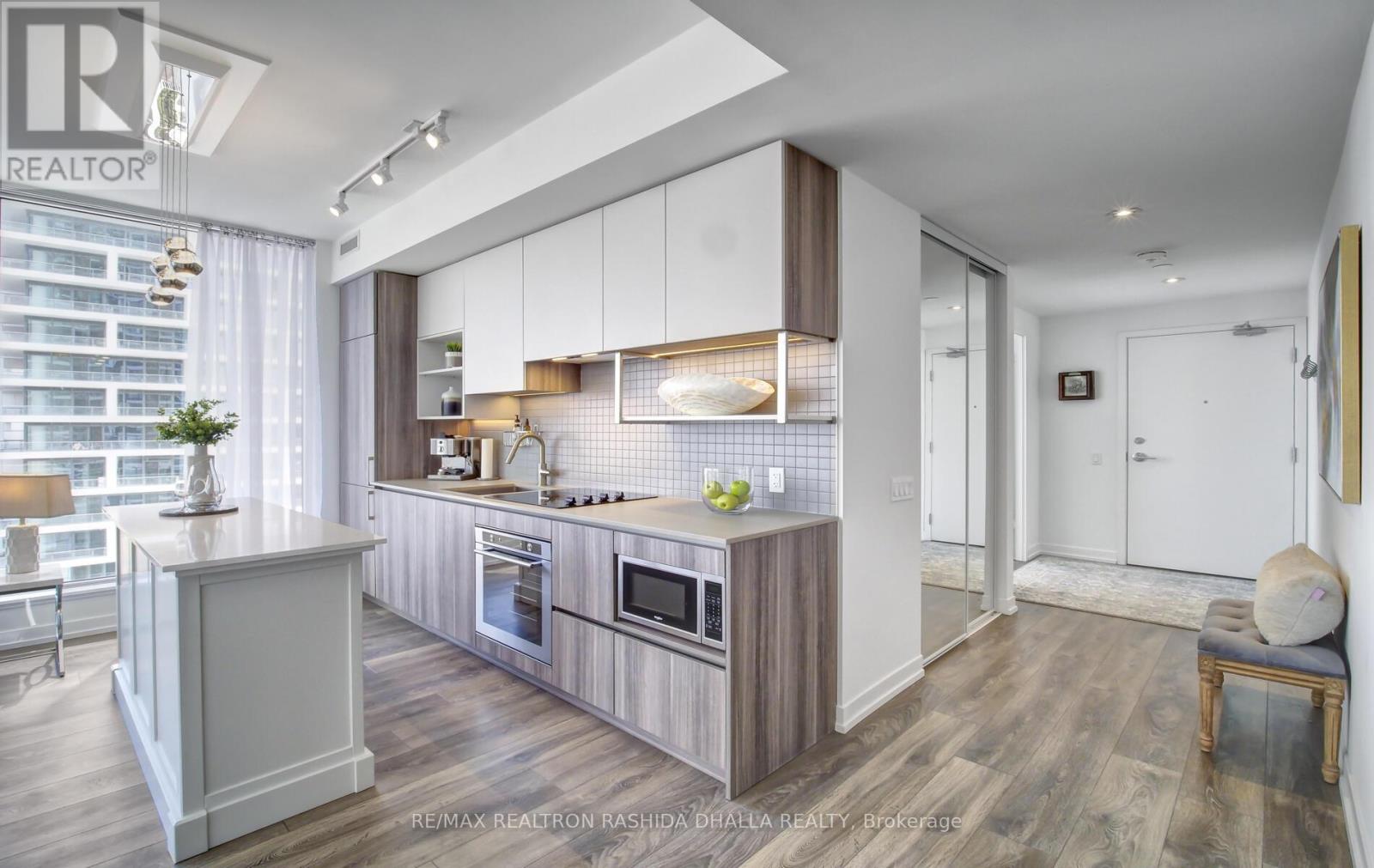 1702 - 898 Portage Parkway, Vaughan, Ontario  M3B 2M3 - Photo 12 - N13439660