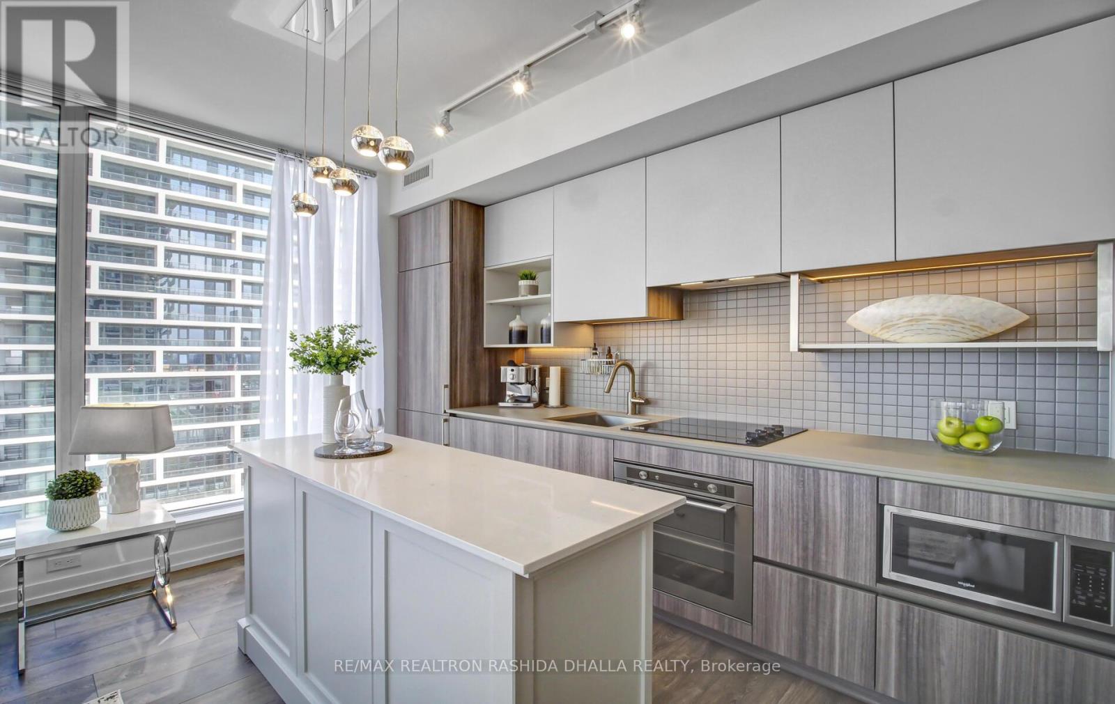 1702 - 898 Portage Parkway, Vaughan, Ontario  M3B 2M3 - Photo 13 - N13439660