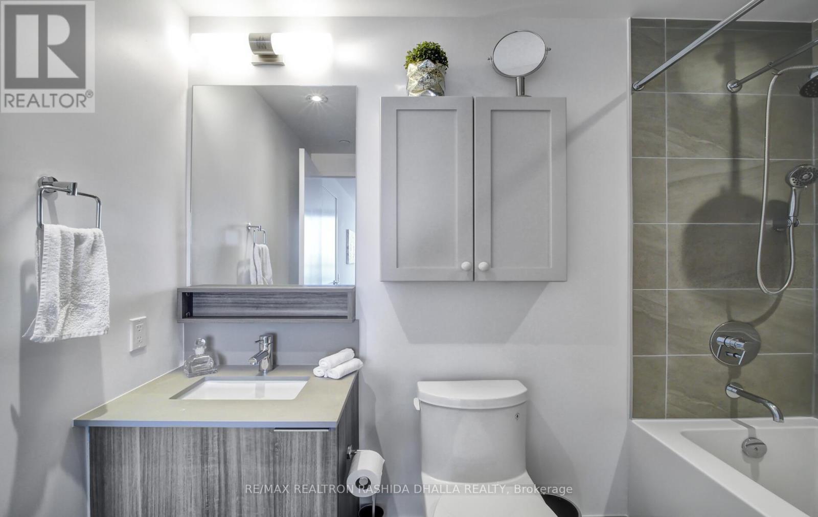 1702 - 898 Portage Parkway, Vaughan, Ontario  M3B 2M3 - Photo 24 - N13439660