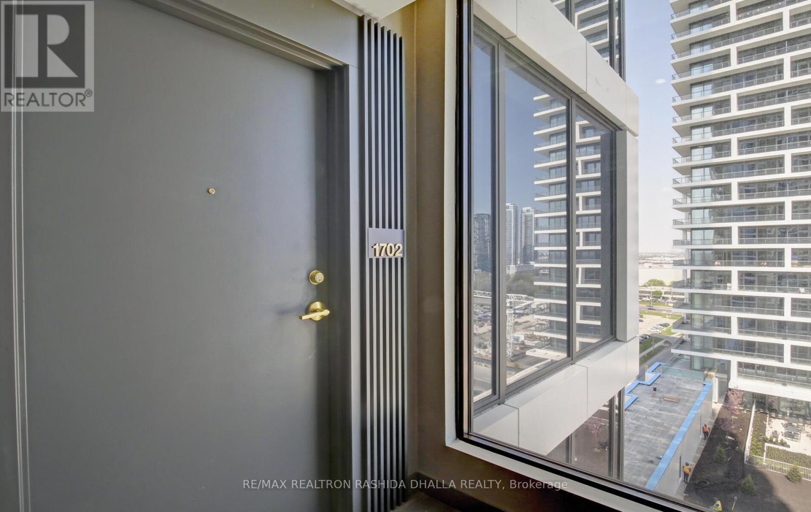 1702 - 898 Portage Parkway, Vaughan, Ontario  M3B 2M3 - Photo 4 - N13439660