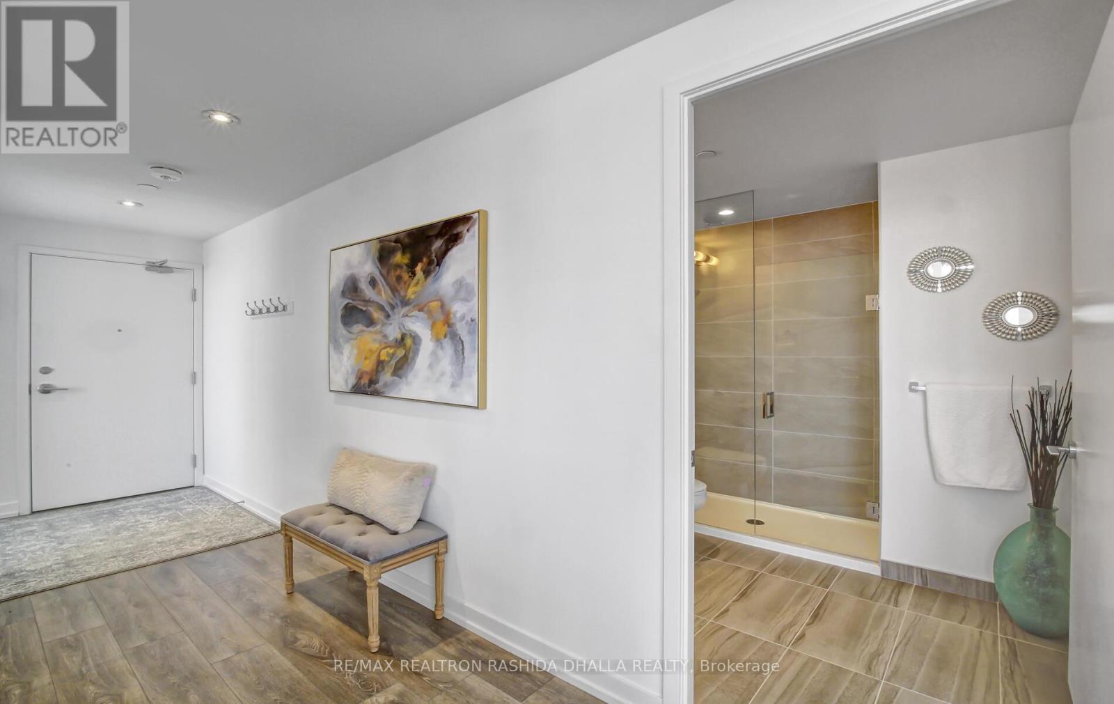 1702 - 898 Portage Parkway, Vaughan, Ontario  M3B 2M3 - Photo 6 - N13439660