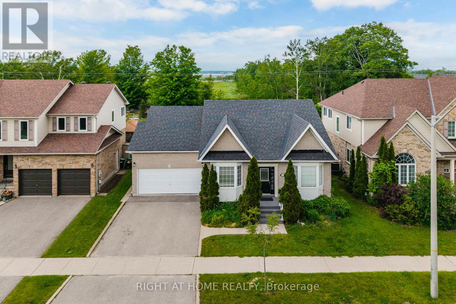 13 Thrushwood Drive, Barrie (400 West), Ontario  L4N 0Z1 - Photo 3 - S13439454