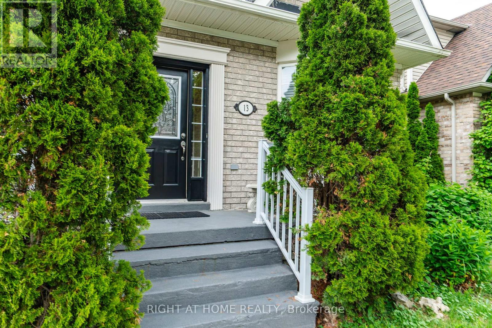 13 Thrushwood Drive, Barrie (400 West), Ontario  L4N 0Z1 - Photo 4 - S13439454
