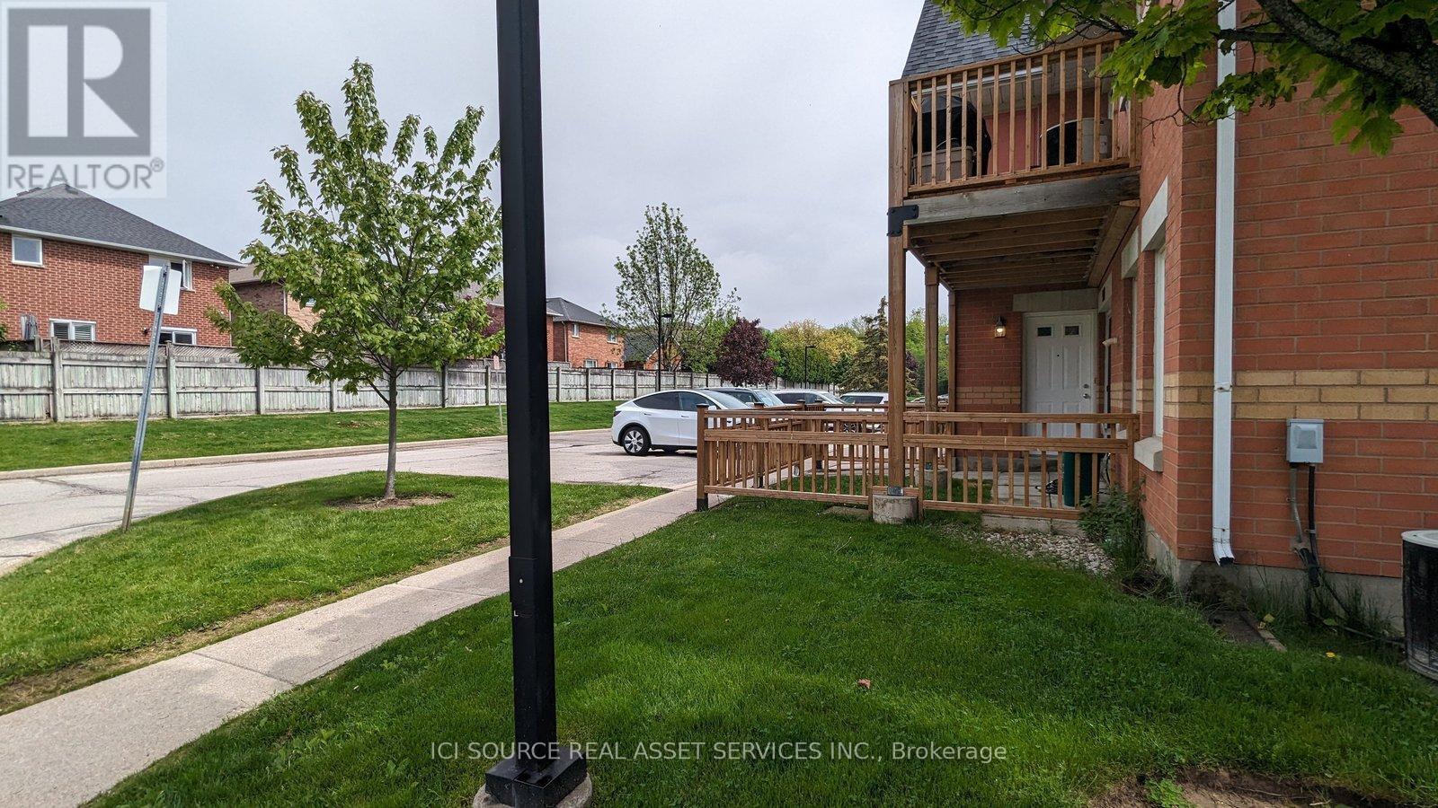 901 - 4140 Foxwood Drive, Burlington, Ontario  L7M 4R4 - Photo 2 - W13439392