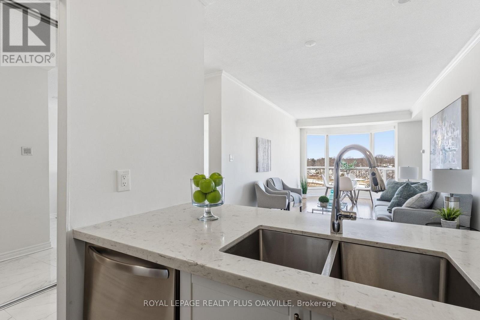 718 - 2511 Lakeshore Road W, Oakville, Ontario  L6L 6L9 - Photo 12 - W13439440