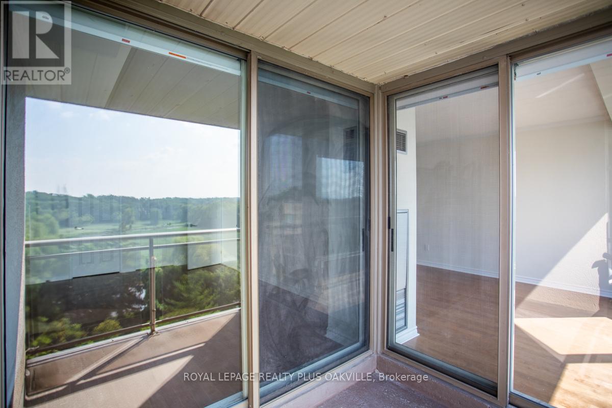718 - 2511 Lakeshore Road W, Oakville, Ontario  L6L 6L9 - Photo 32 - W13439440