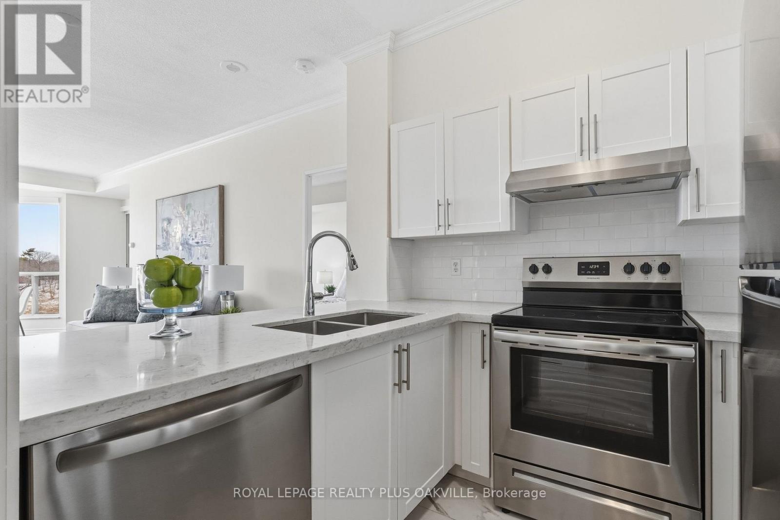 718 - 2511 Lakeshore Road W, Oakville, Ontario  L6L 6L9 - Photo 8 - W13439440