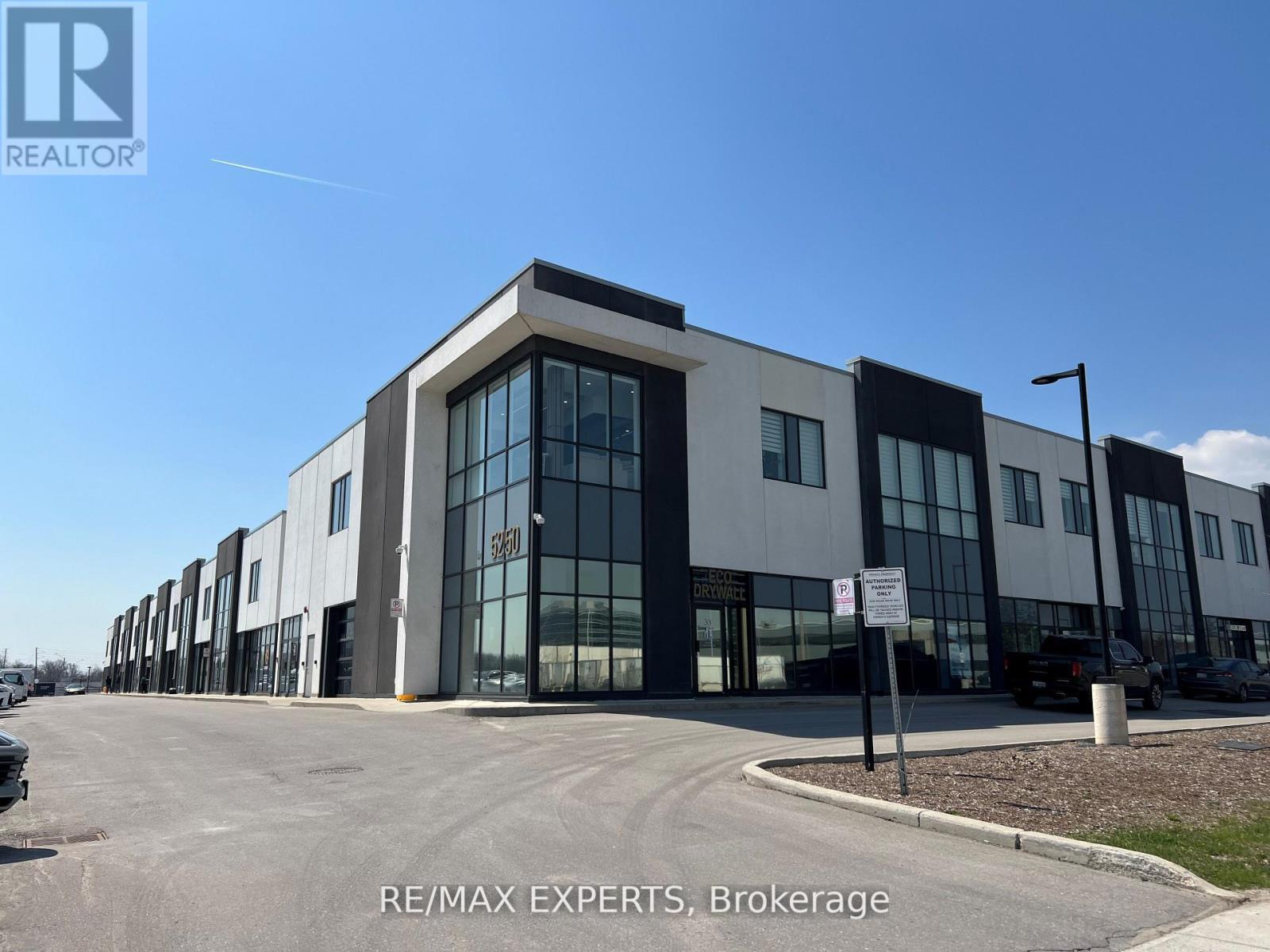 33 - 5250 SOLAR DRIVE, Mississauga, Ontario