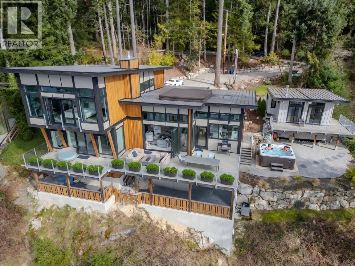 6101 -6099 Coracle Drive, Sechelt, British Columbia  V7Z 0C9 - Photo 1 - R3132287